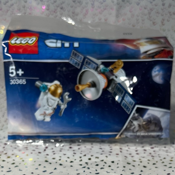 LEGO PolyBag Minifigure Set 30365 - Astronaut with Space Satellite 36 pcs - Picture 4 of 7